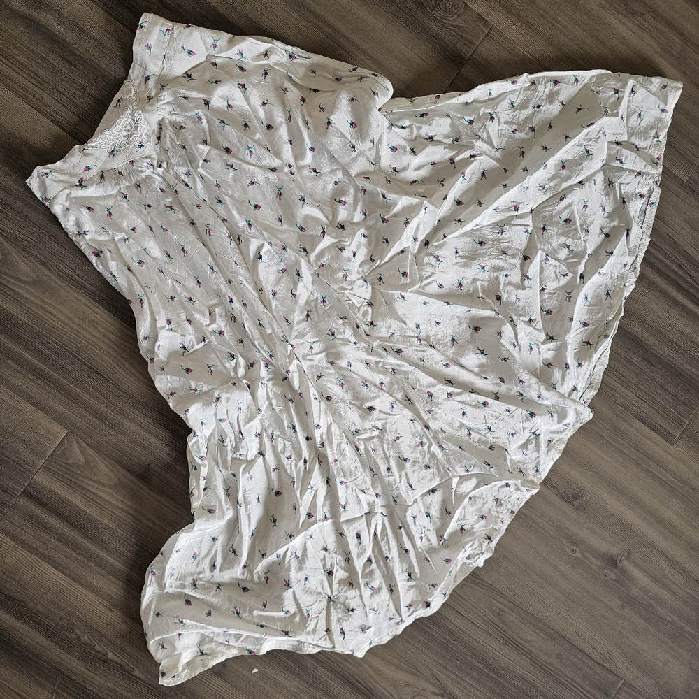 VINTAGE | Embroidered V-waist princess skirt